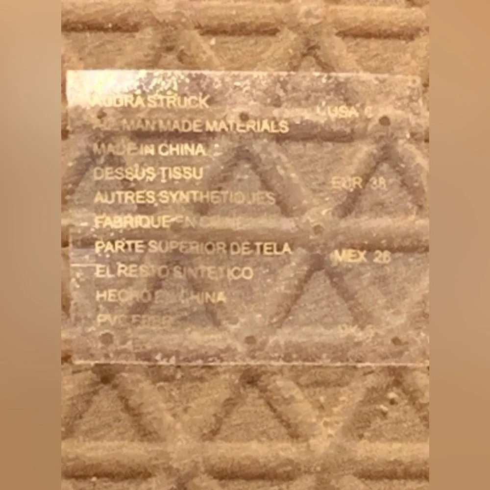 Kenneth Cole Reaction | NWOB Audra Struck Sand Fringe T-Strap Sandal 6